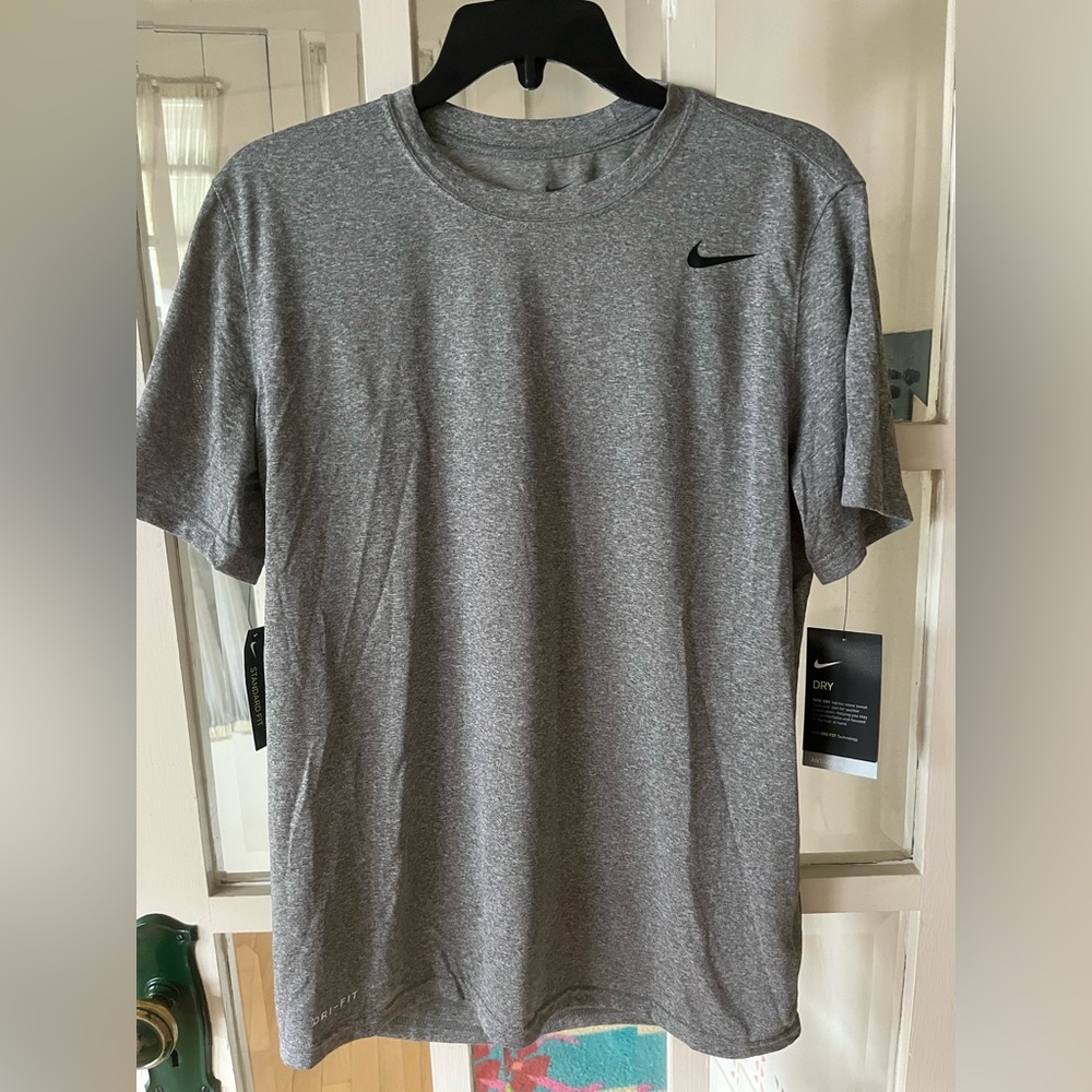 Nike Men's Heather Gray Short Sleeve Standard Fit Training Tee - Size Medium